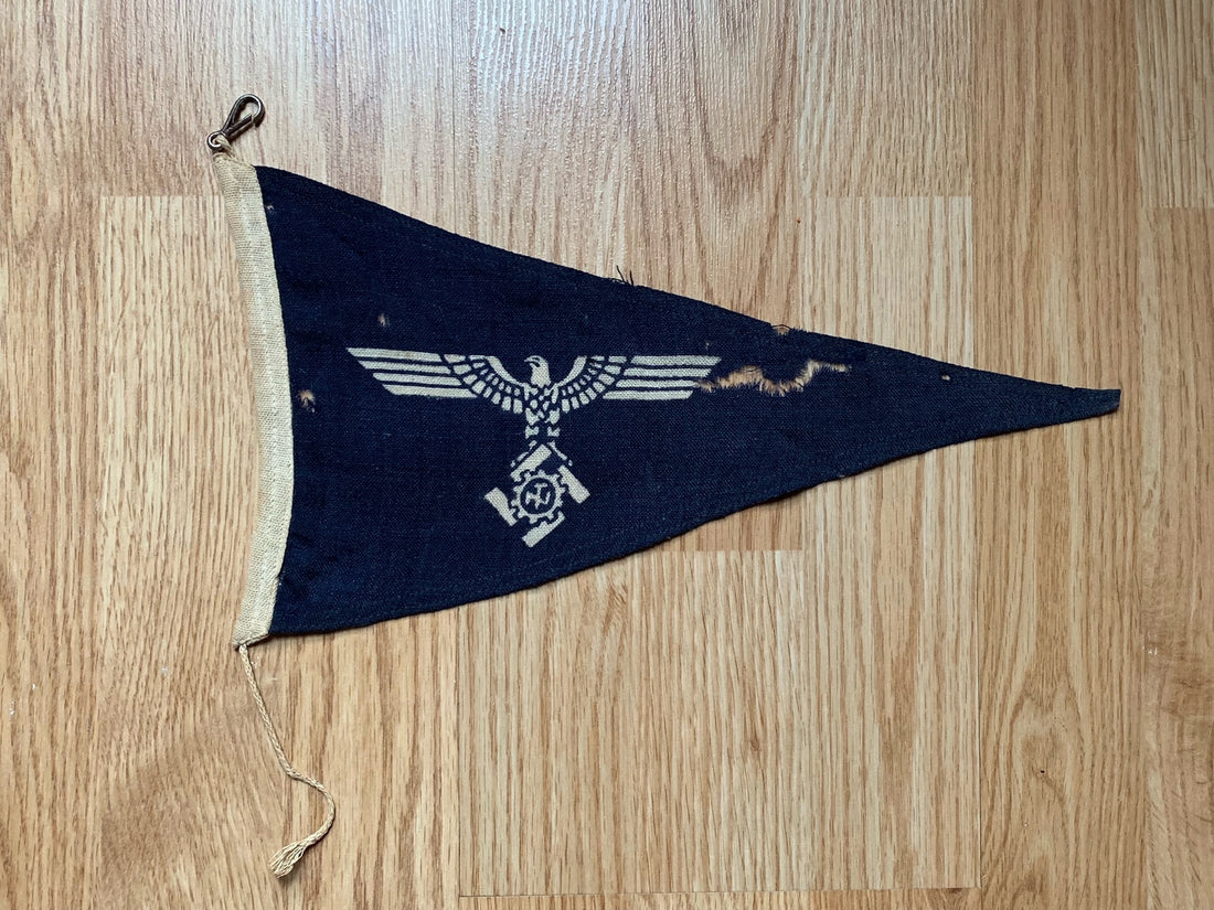 TeNo member's pennant - reference book example