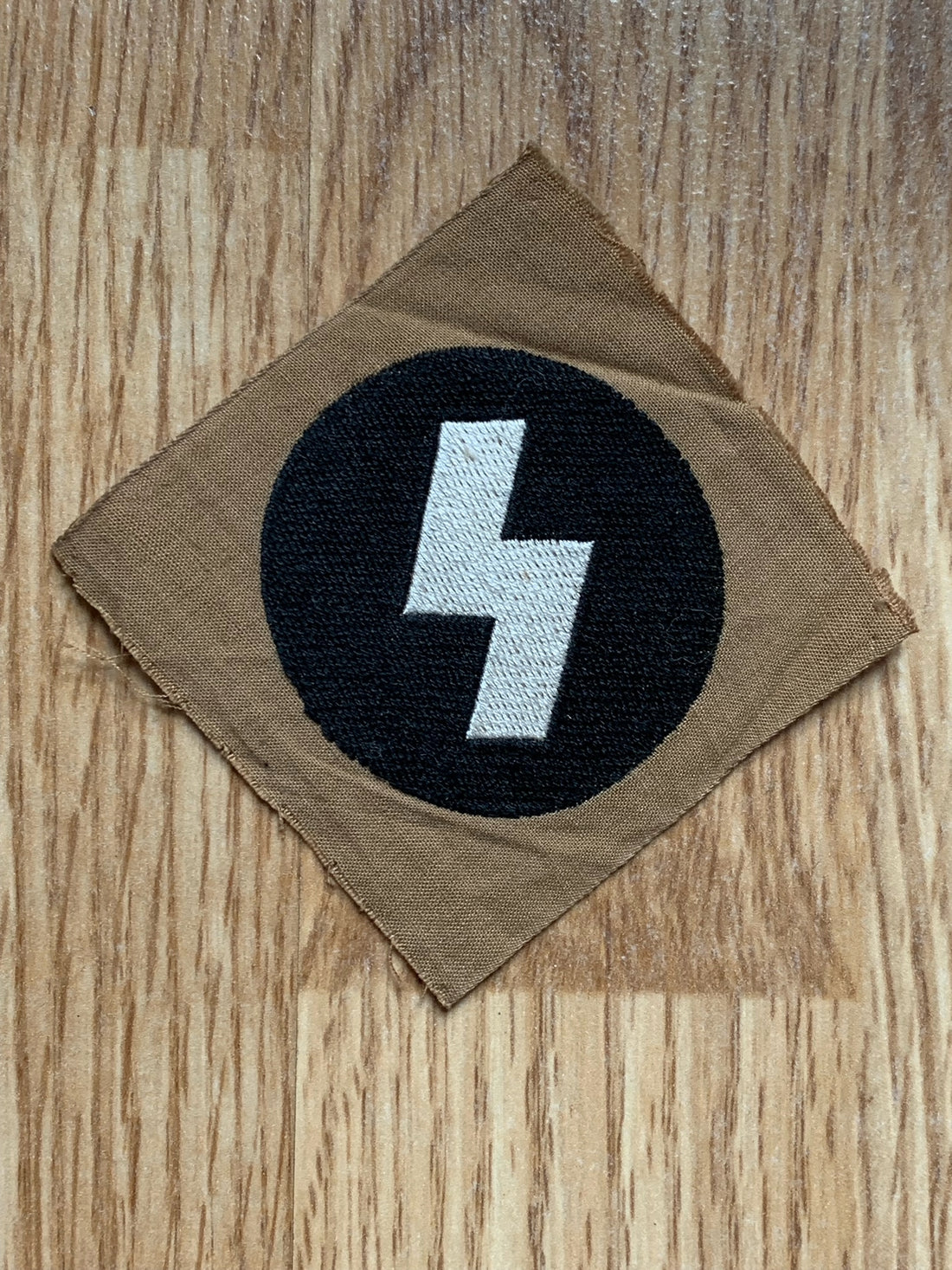 Early DJ sigrune sleeve badge