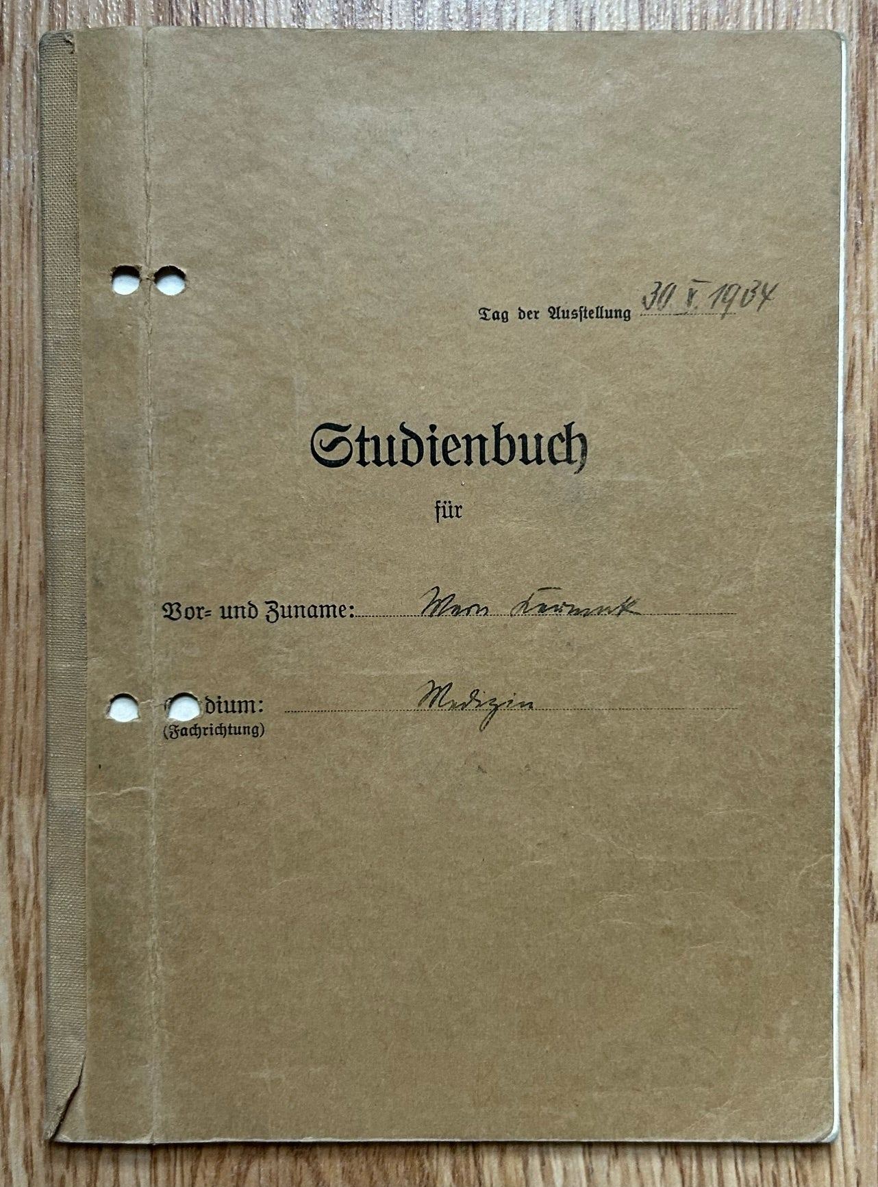 Studienbuch - Female medical student grade book 1934-39