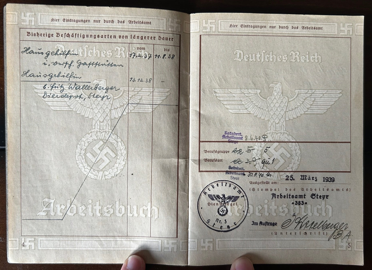 Arbeitsbuch - Austrian woman, Steyr factory and Flak Helper