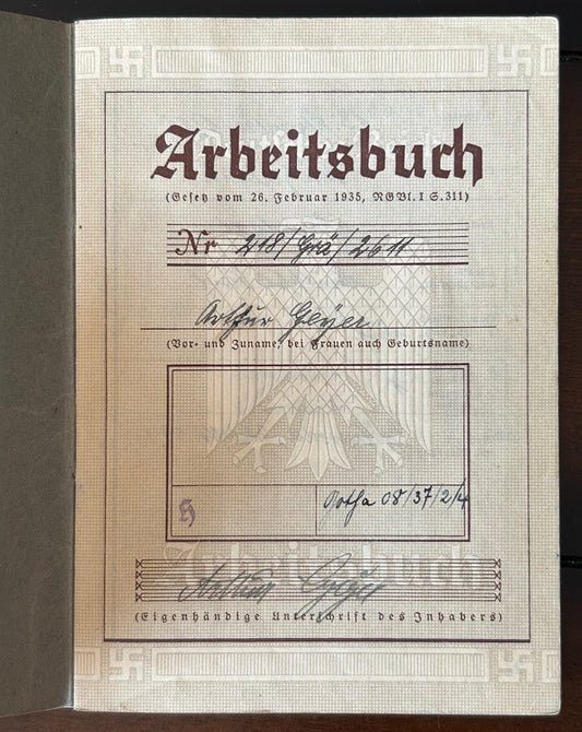 Arbeitsbuch - Siemens employee and small arms production