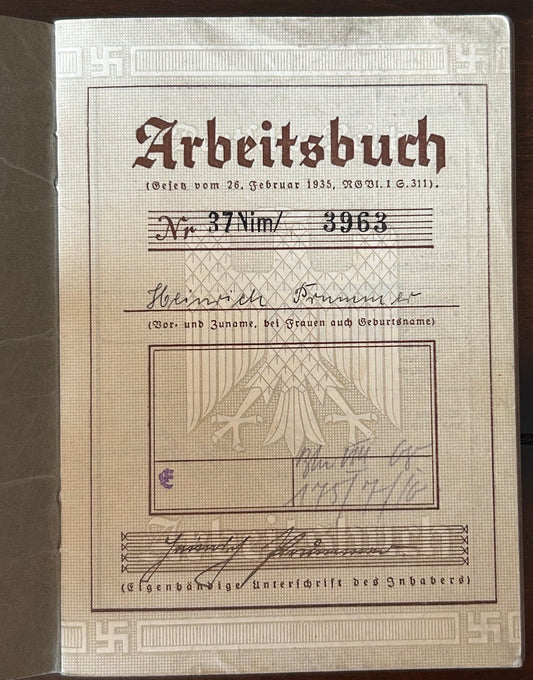 Arbeitsbuch - Berlin resident, public transit employee