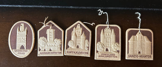 5 WHW monument tinnies - same series