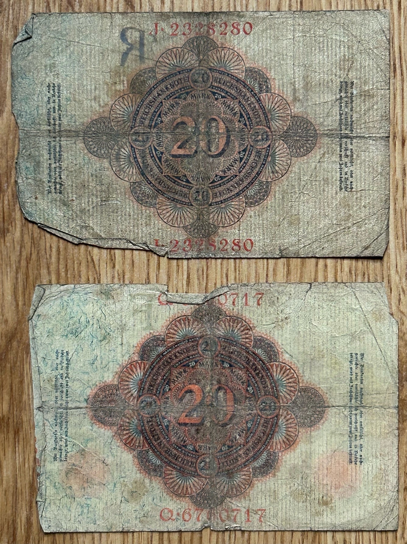 Pair of 20 Marks - WW1 German banknotes