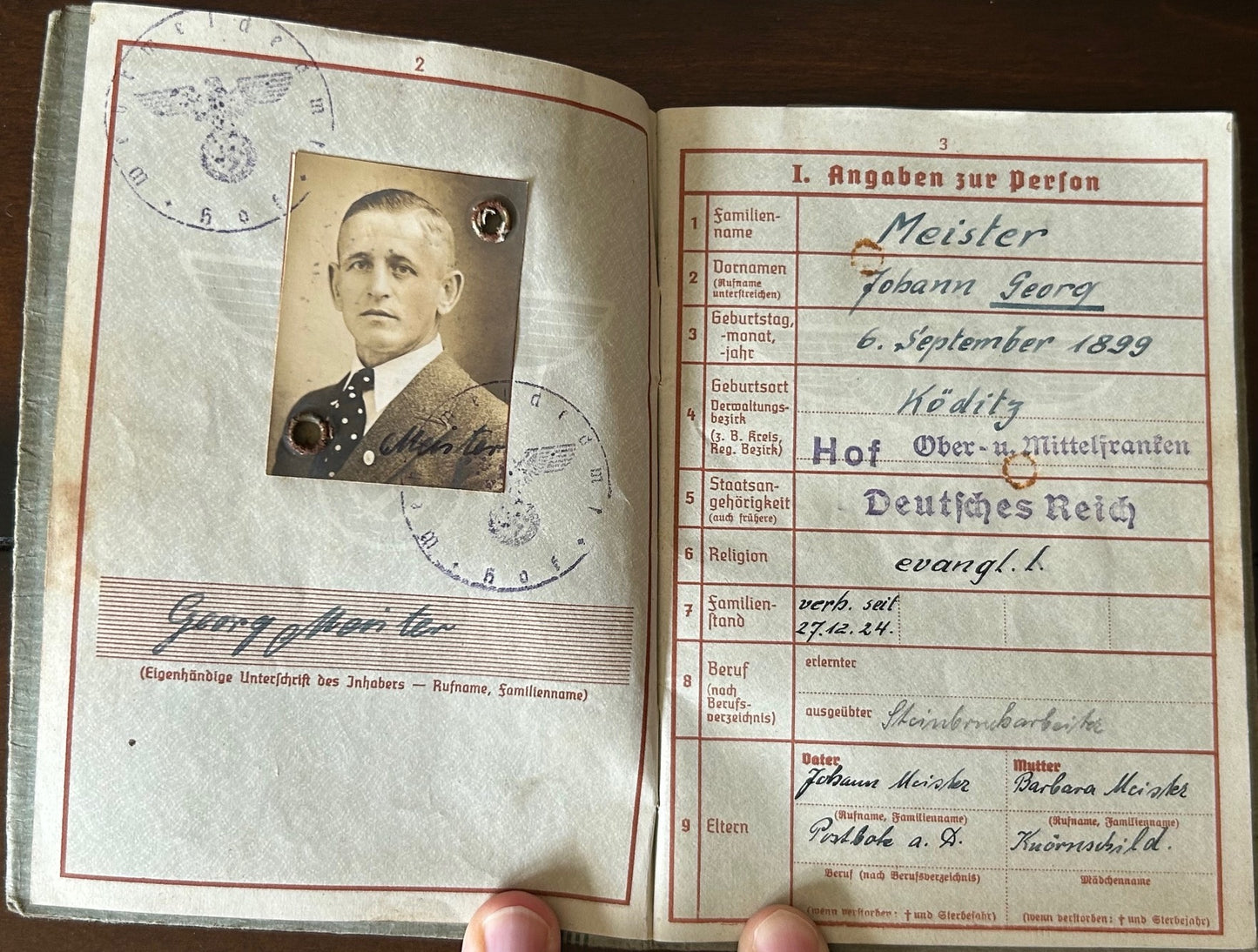 Wehrpass - Luftwaffe soldier, logistics unit, France / Paris 1942