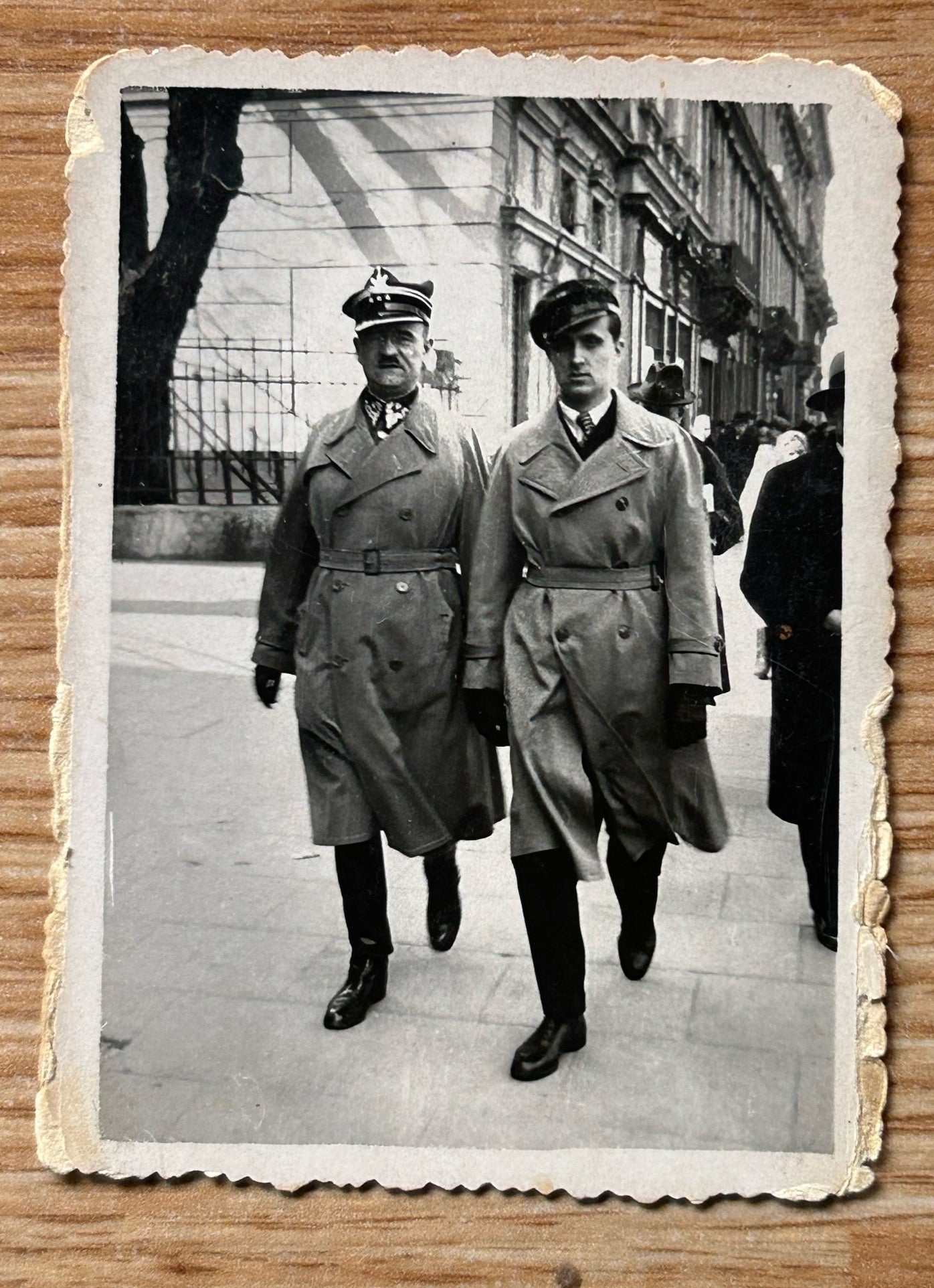 5 WW2 photos of Polish General in German captivity