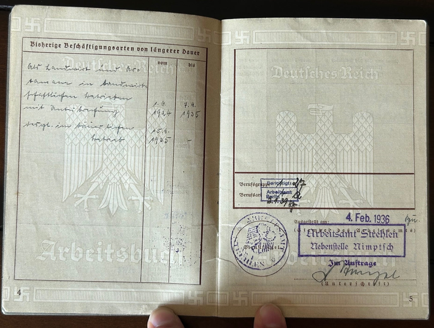 Arbeitsbuch - Berlin resident, public transit employee