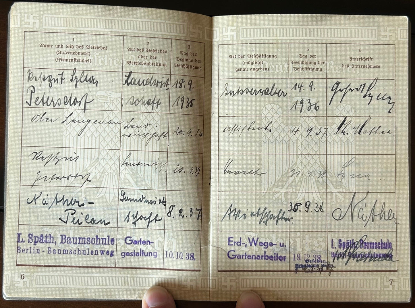 Arbeitsbuch - Berlin resident, public transit employee