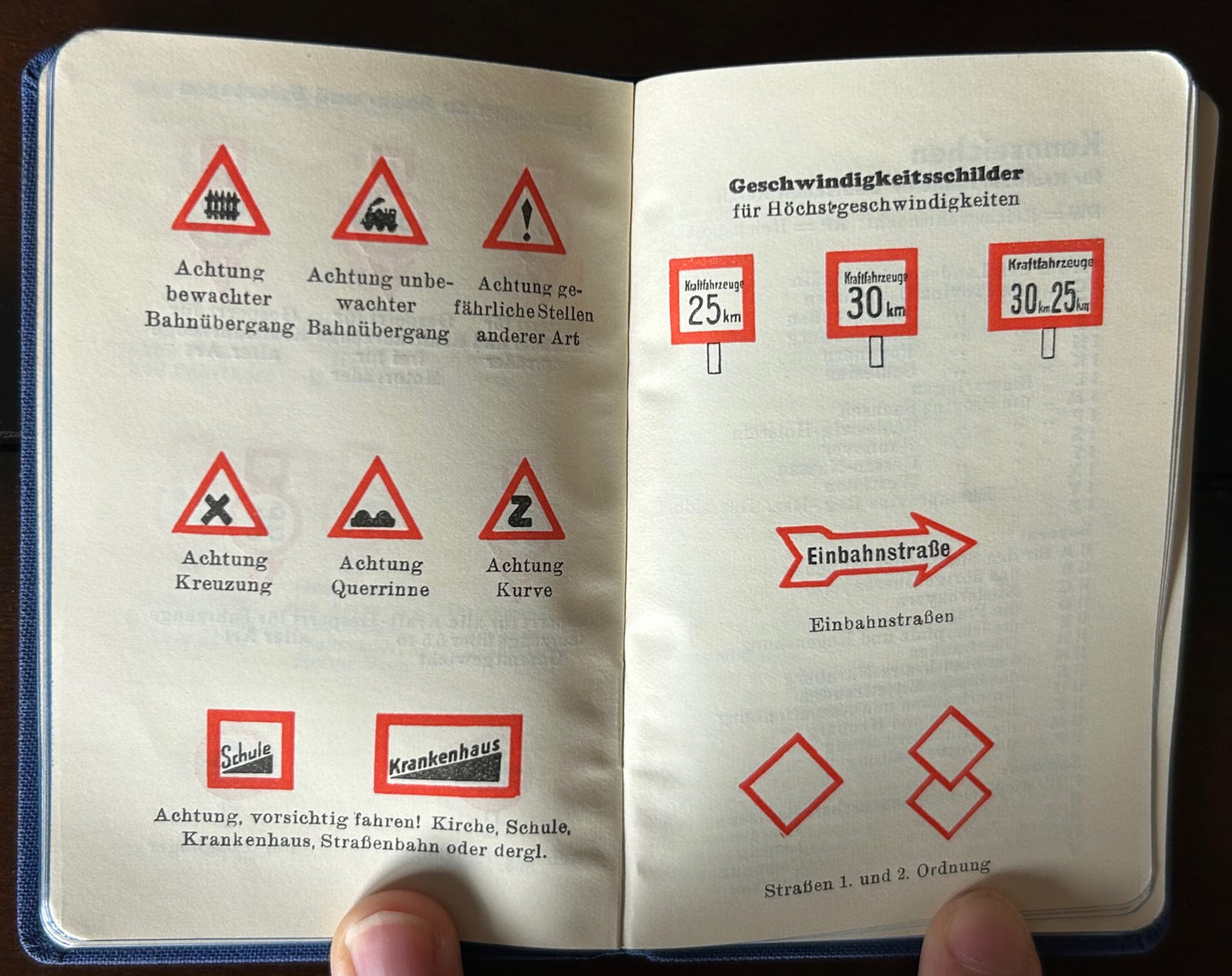 1931 pocket calendar - German socialist Volkszeitung