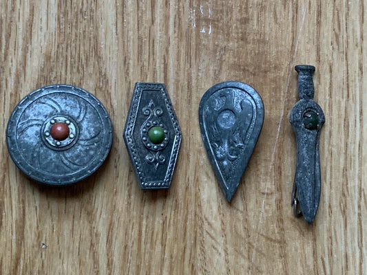 4 WHW Germanic shields and swords tinnies