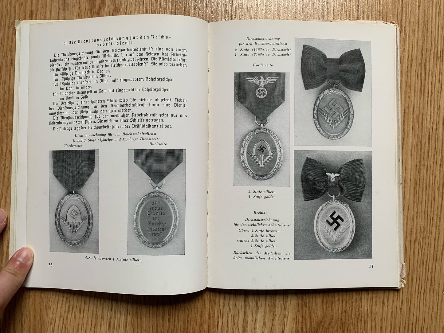 Orden und Ehrenzeichen im Dritten Reich - 1st edition 1939 German reference book