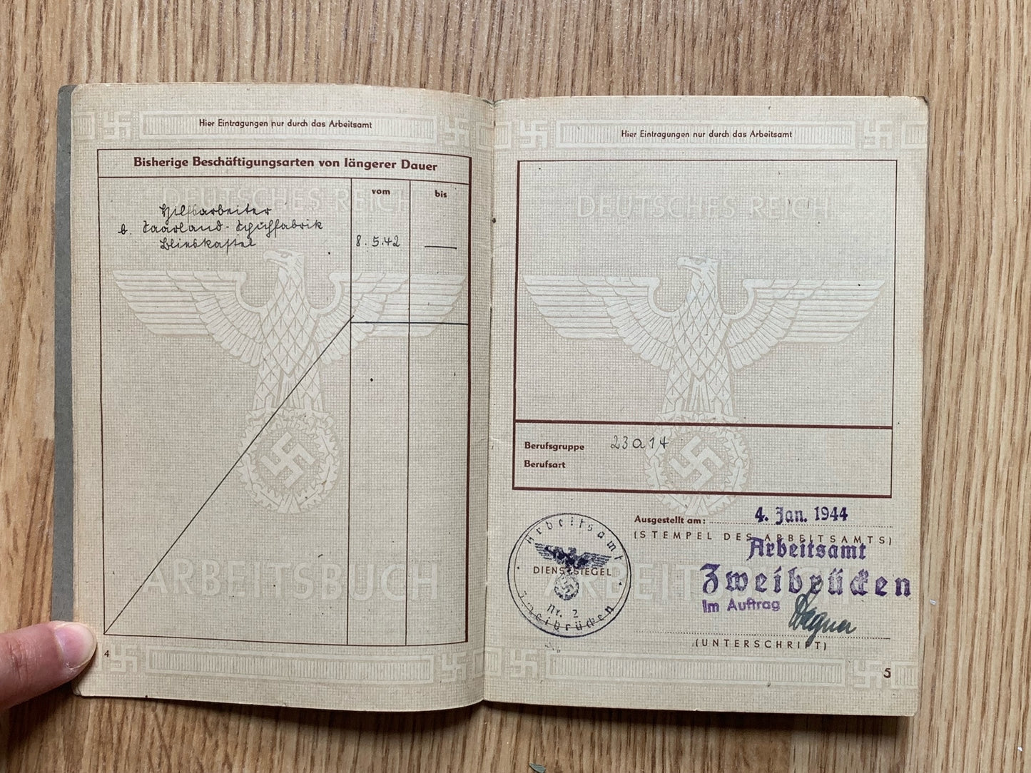 3rd edition Arbeitsbuch, late war - teenage factory worker