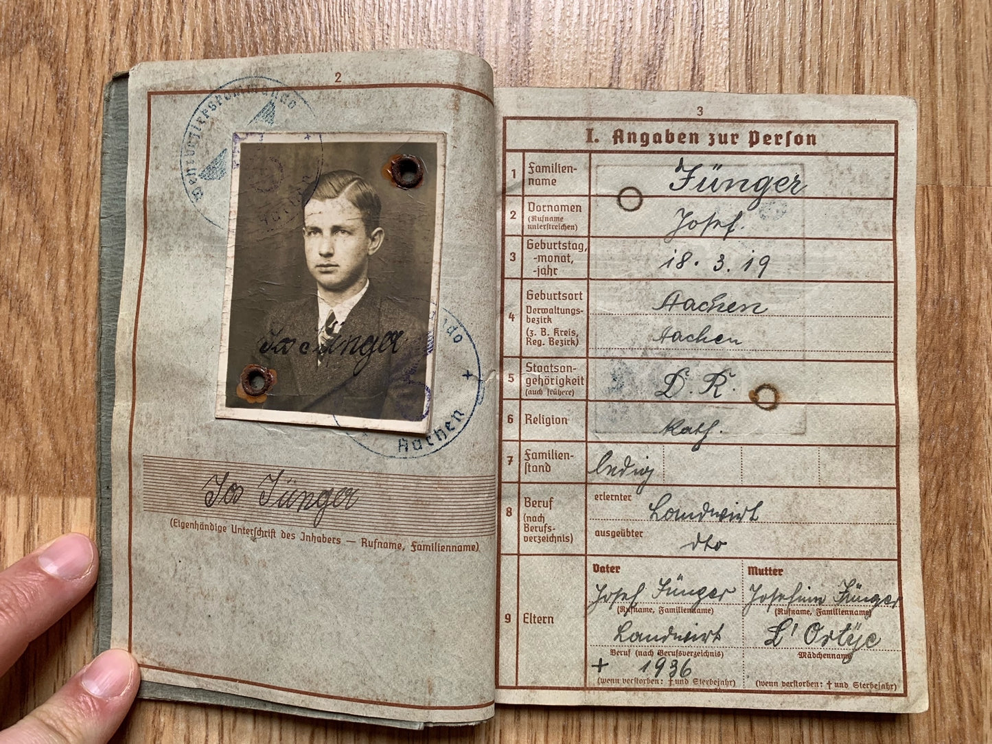 Wehrpass - Infantryman, Leningrad combat, wounded