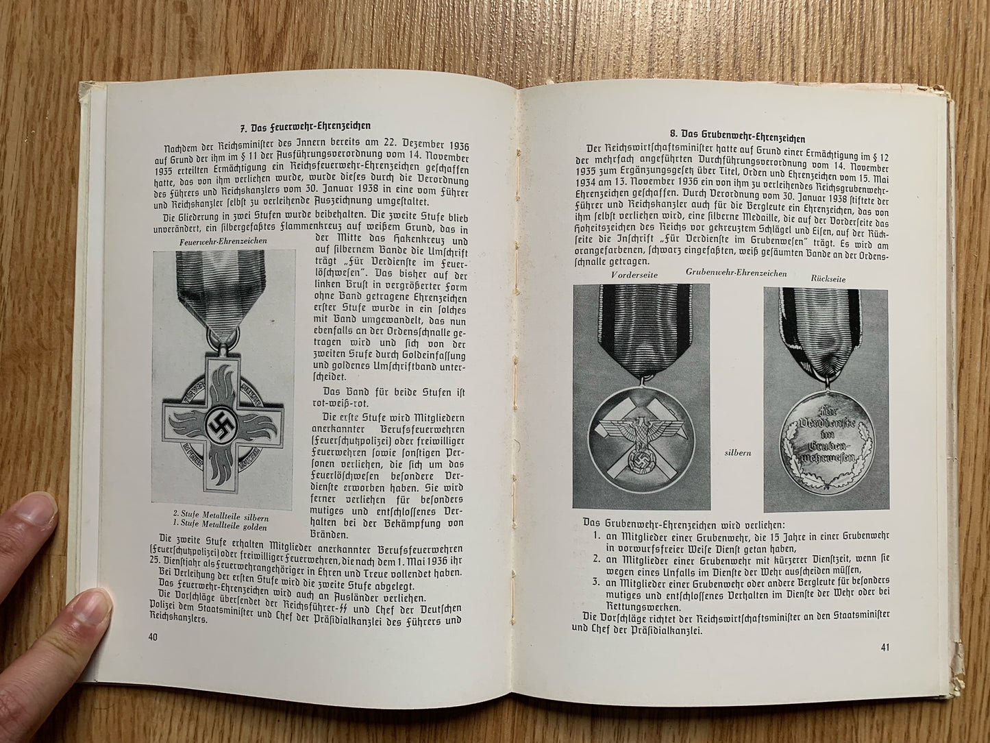 Orden und Ehrenzeichen im Dritten Reich - 1st edition 1939 German reference book