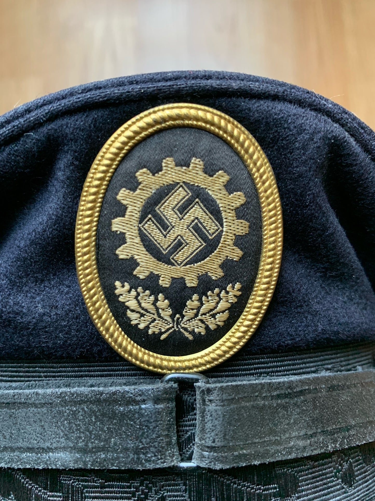 DAF member’s visor cap - named, with RZM tag