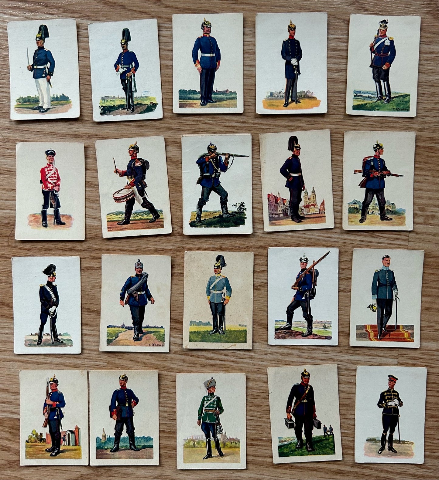 89 Uniformen der alten Armee series cigarette cards