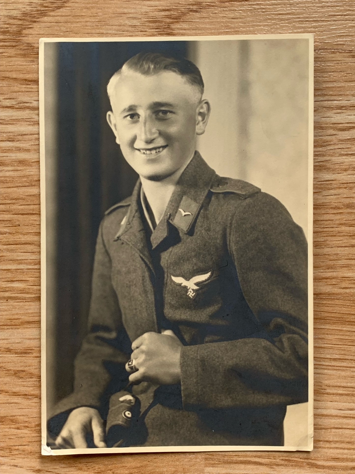 Luftwaffe photo postcard - Soldier with Luftwaffe ring