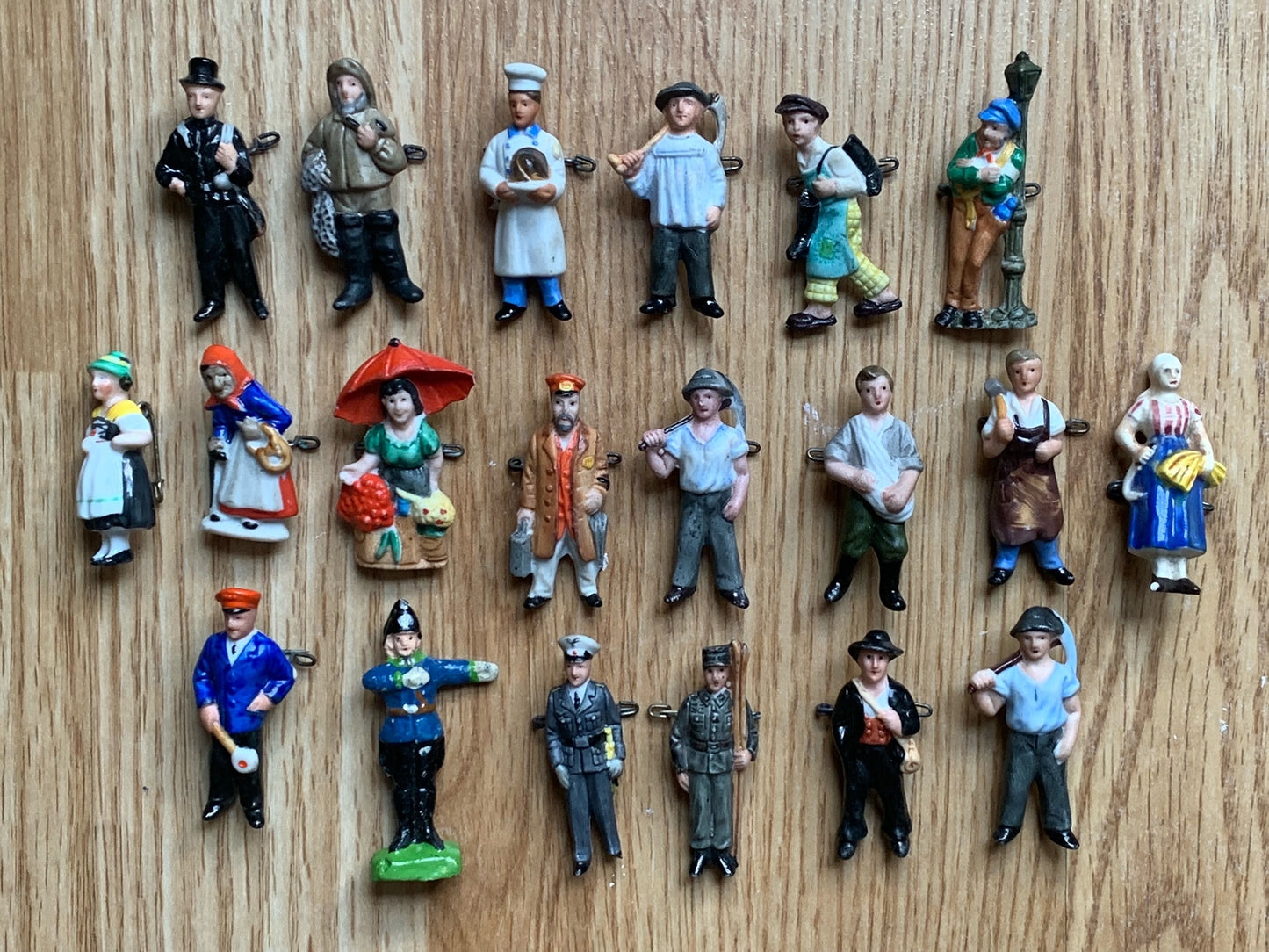 20 porcelain WHW figurines  - civilian and military