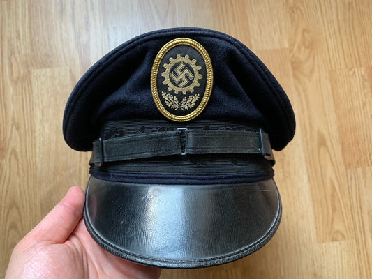 DAF member’s visor cap - named, with RZM tag