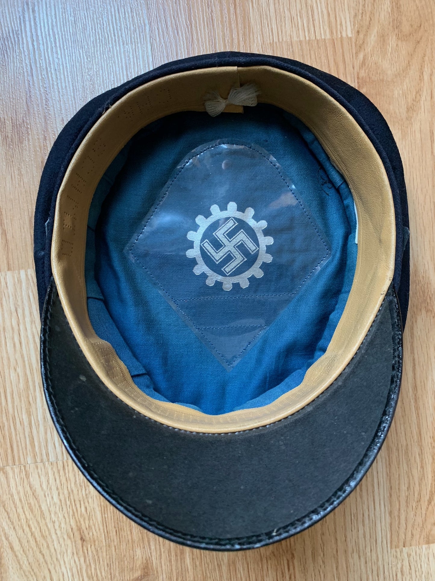 DAF member’s visor cap - named, with RZM tag