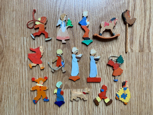 15 WHW wood figures / ornaments