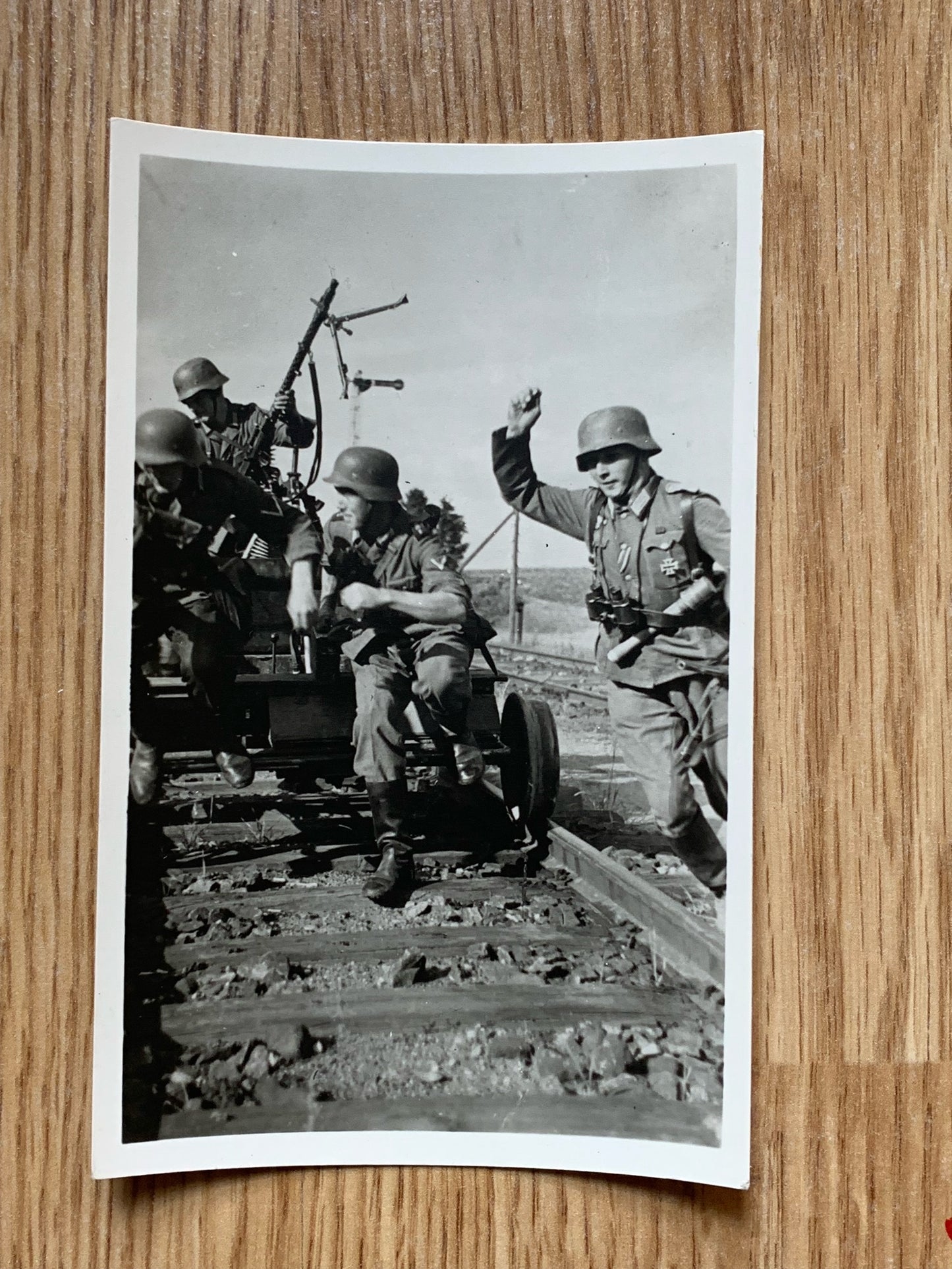 Offiziere im Kampf, railroad attack - Photo postcard